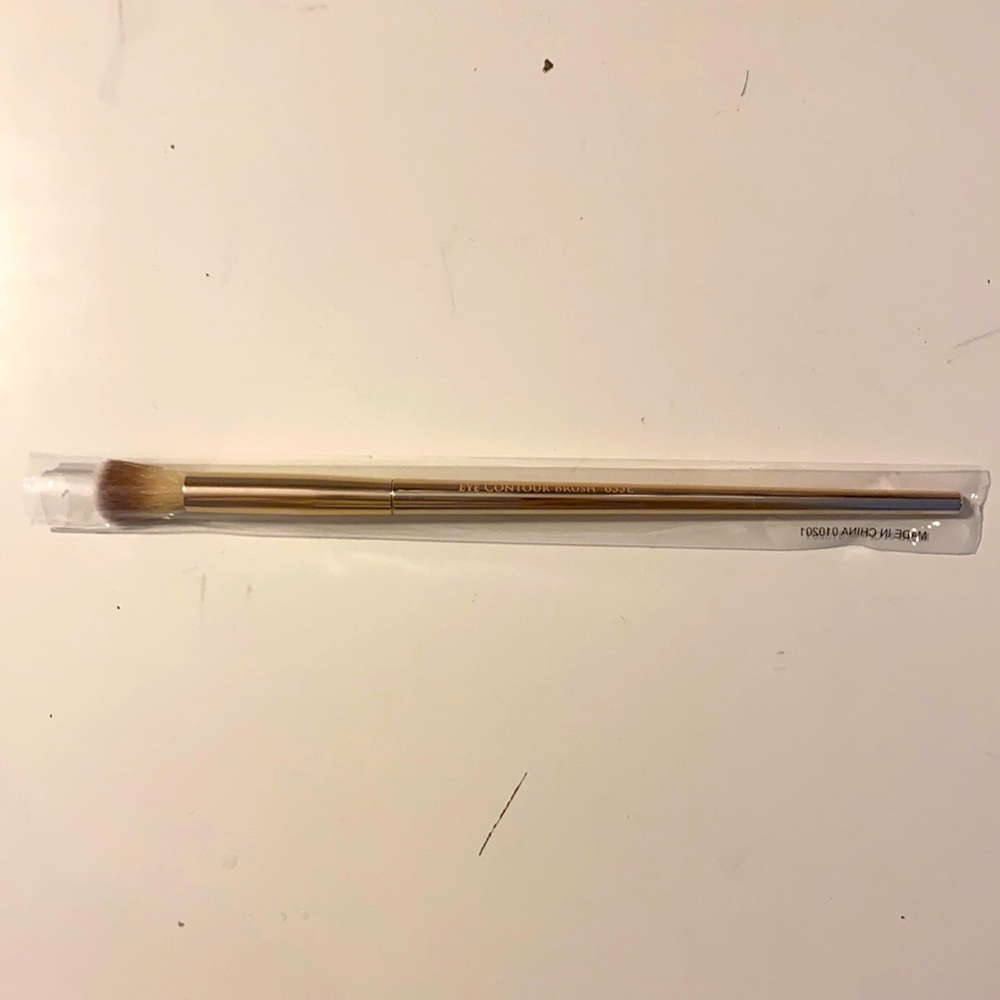 F.A.R.A.H eye contour brush